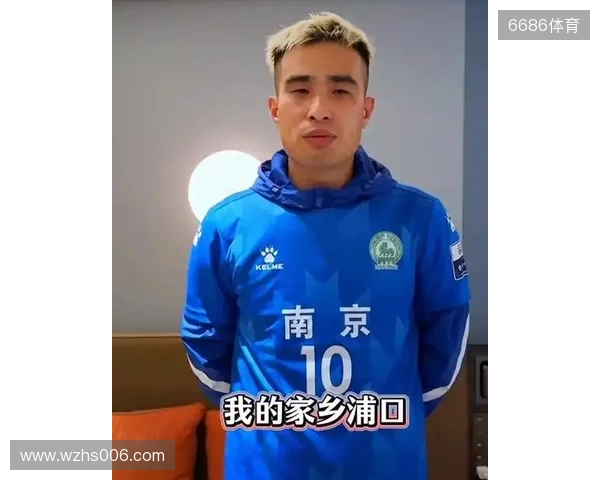 😅南京队滕帅的苏超金靴奖杯,已经被自己的儿子弄坏